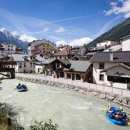 Mont Blanc 98 - Year Apartment Chamonix